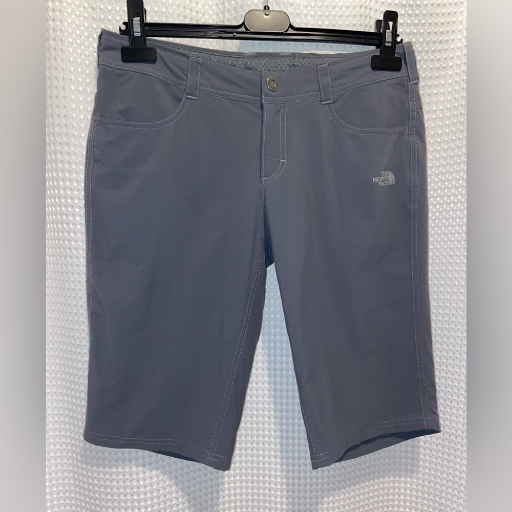 The North Face gray stretchy DWR UPF Bermuda shorts size‎ 4 - Picture 2 of 12